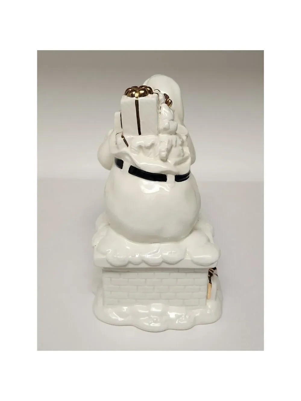 Home For The Holiday Porcelain Egg-Shaped Musical Box Revolving Nativity/Santa